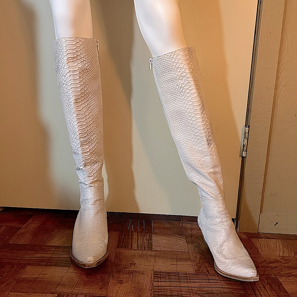 Free People knee high Snakeskin Leather zip up white/gray Boots